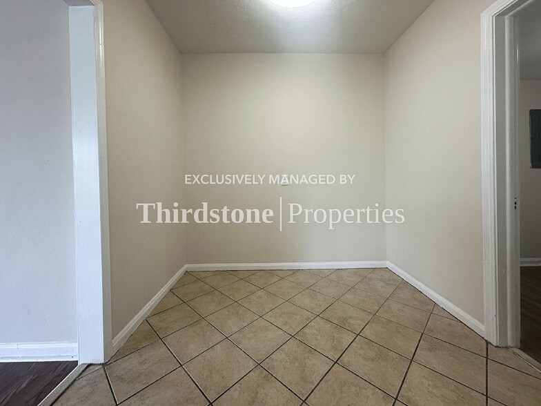 Building Photo - 2659 College St