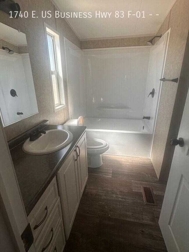 Building Photo - 1740 E U.S. Business 83