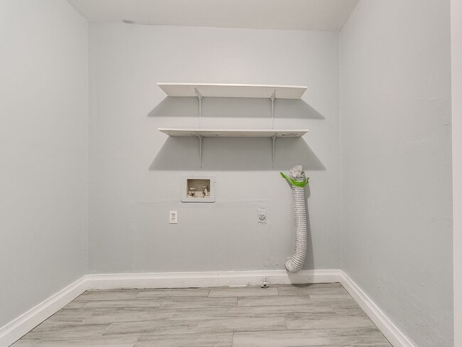 Building Photo - 3 Bedroom 1 Bath home in Shawnee!
