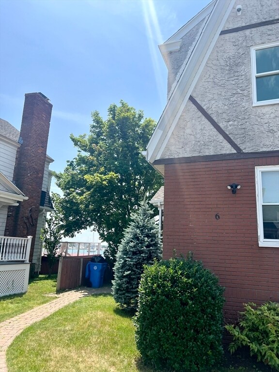 Building Photo - 6 Elmwood Ct