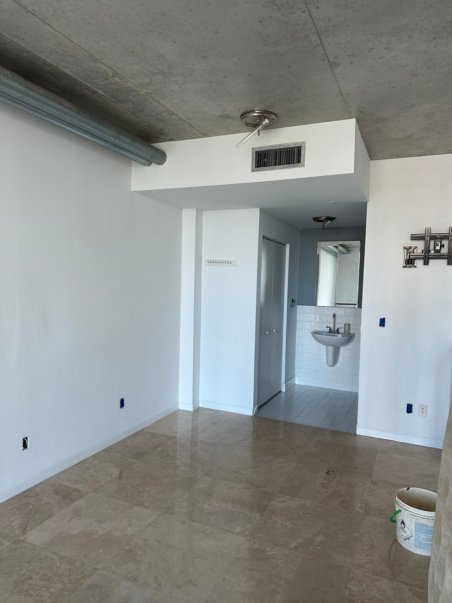 Building Photo - 690 SW 1st Ct