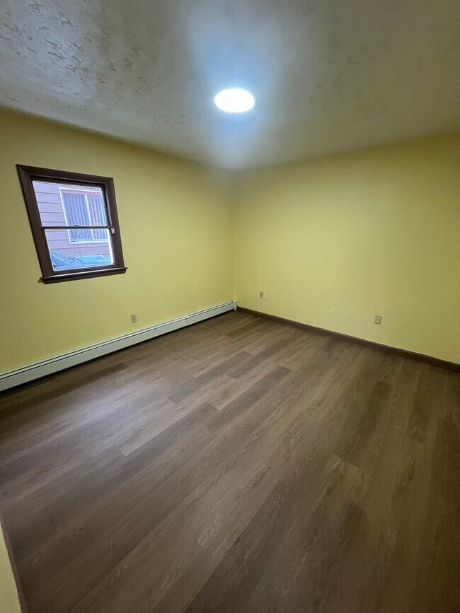 Building Photo - 330-32 PARADE