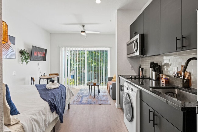 Primary Photo - 596 W 9th St