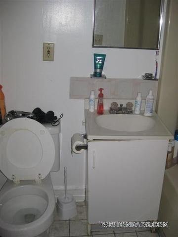 Building Photo - 833 Beacon St