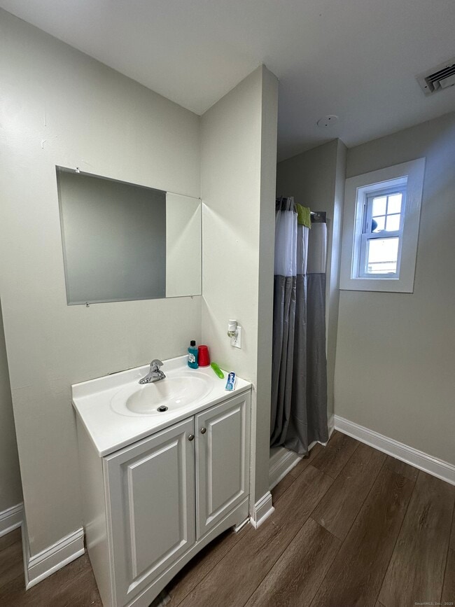 Building Photo - 1065 Central Ave