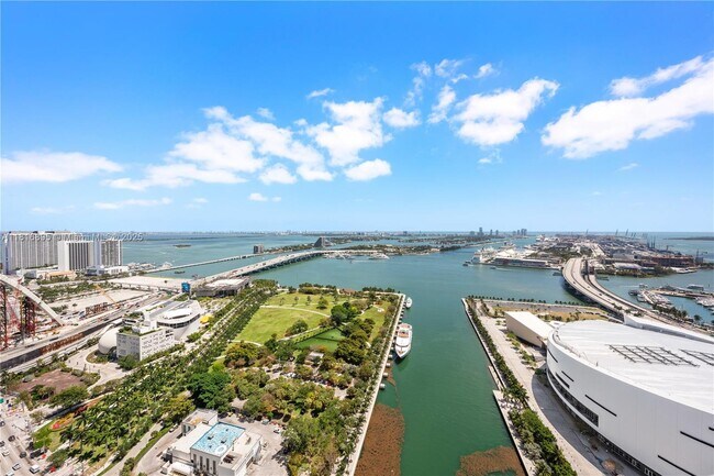 Building Photo - 888 Biscayne Blvd