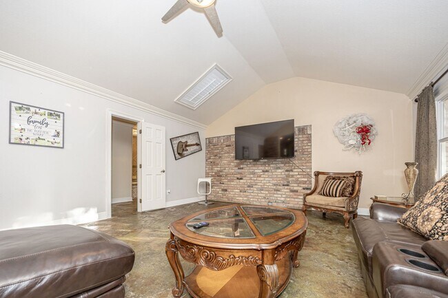 Building Photo - 3 Bedroom 2 Bath Back Bay Luxury Rental Home