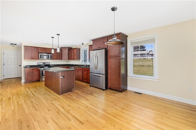 Building Photo - 20 Vanderbilt Ln