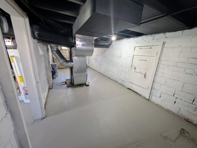 Building Photo - 307 5th Ave E