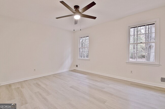 Building Photo - 716 Ebenezer Rd