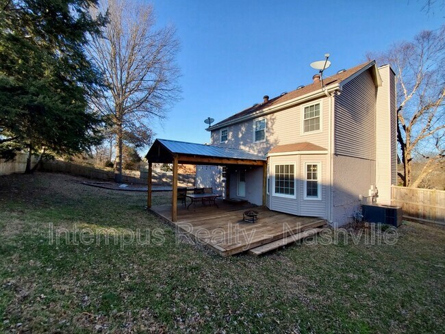 Building Photo - 547 Hopewood Ct