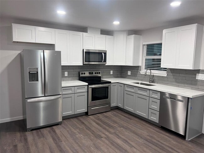 Building Photo - 15542 Towerwood Dr