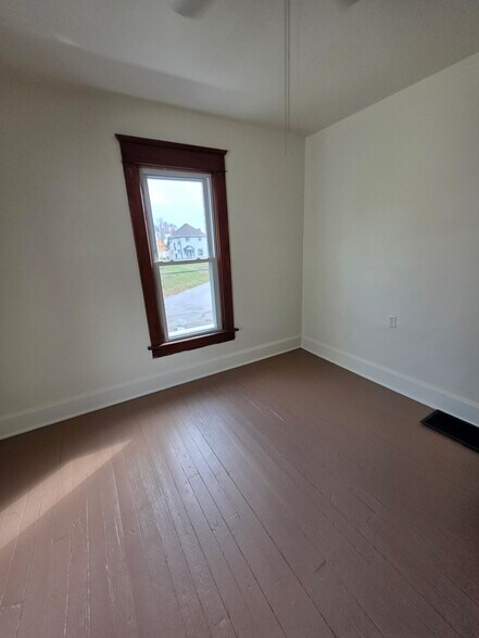 Building Photo - 409 S 3rd St