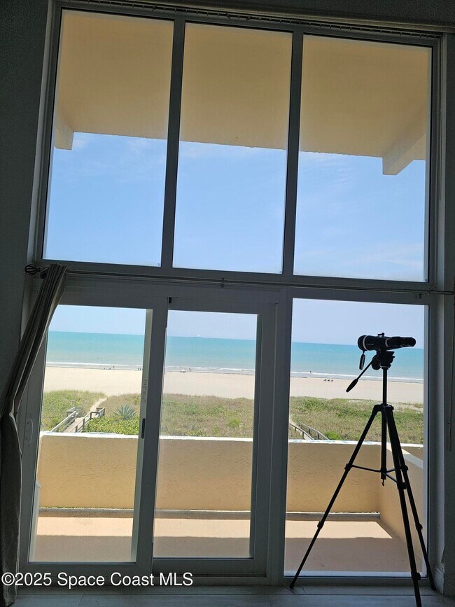 Building Photo - 5050 Ocean Beach Blvd