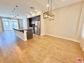 Building Photo - 2753 Waverly Dr