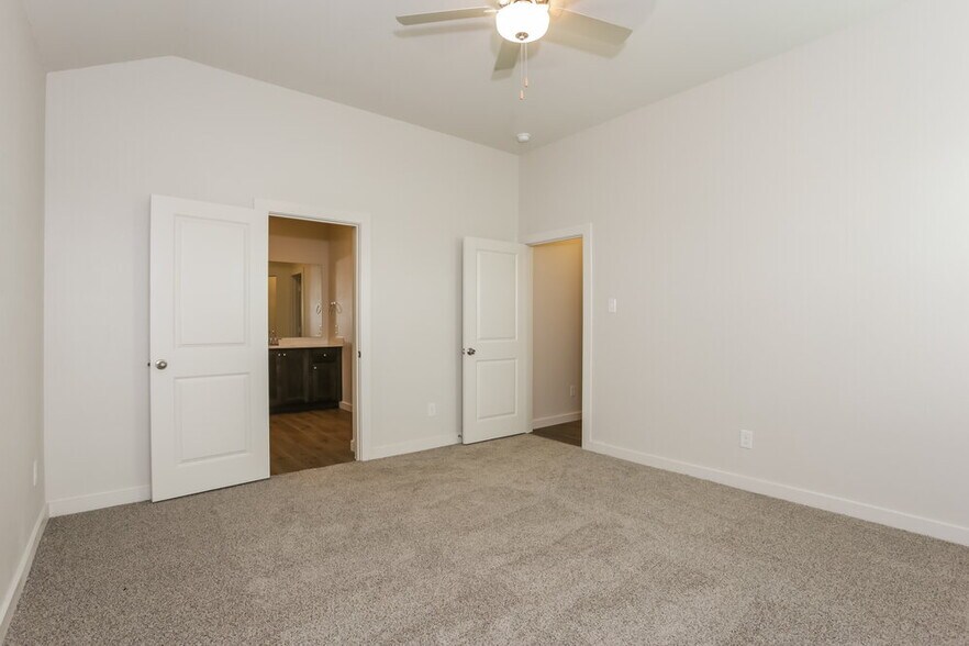 Building Photo - 214 Julian Davis Dr