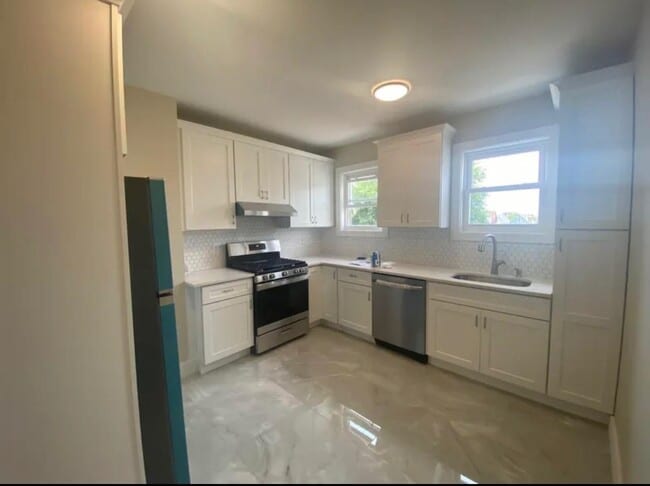 Building Photo - 275 Avenue B Ave