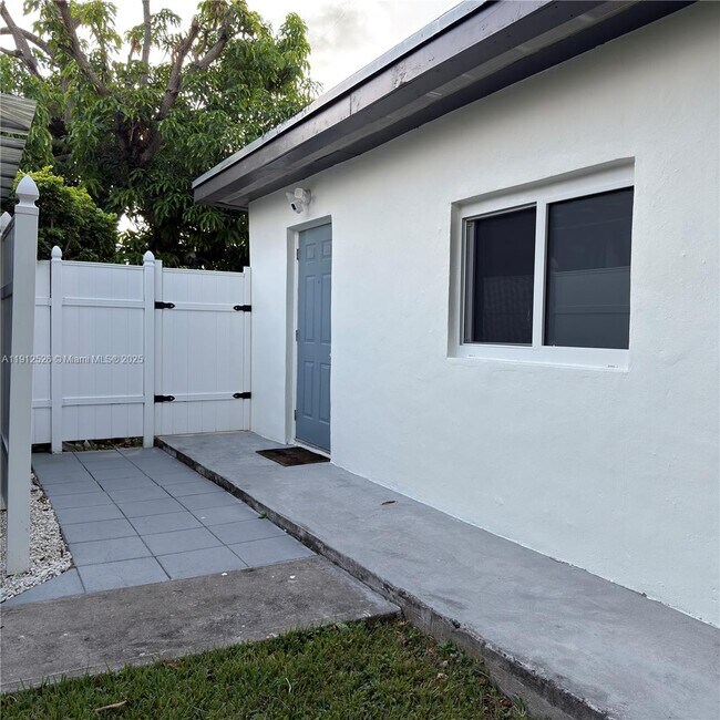 Building Photo - 1850 SW 73rd Court Rd