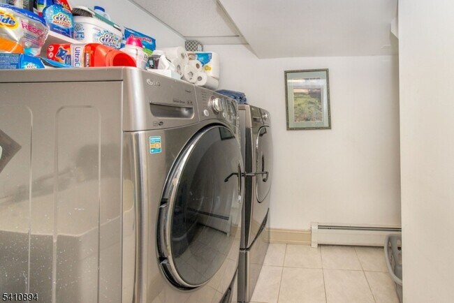 Building Photo - 267 Park St