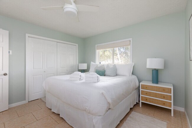 Building Photo - 217 Carol Pl