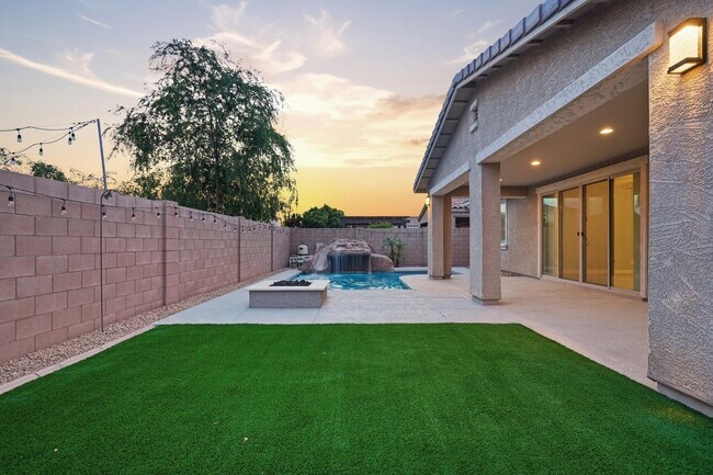 Building Photo - 23111 Via Del Oro