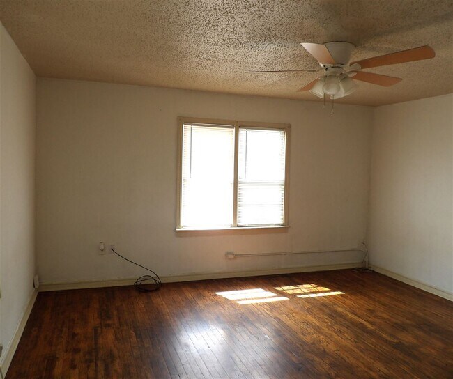 Building Photo - 1716 NW Columbia Ave