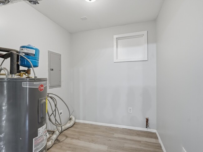 Building Photo - 308 Harolds Dr NW