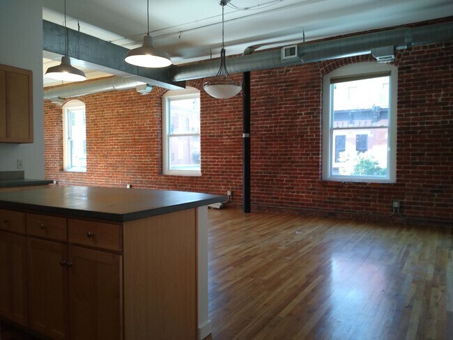 Building Photo - Loft Living At It's Finest In LODO!