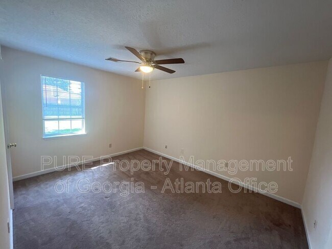 Building Photo - 127 Redford Dr