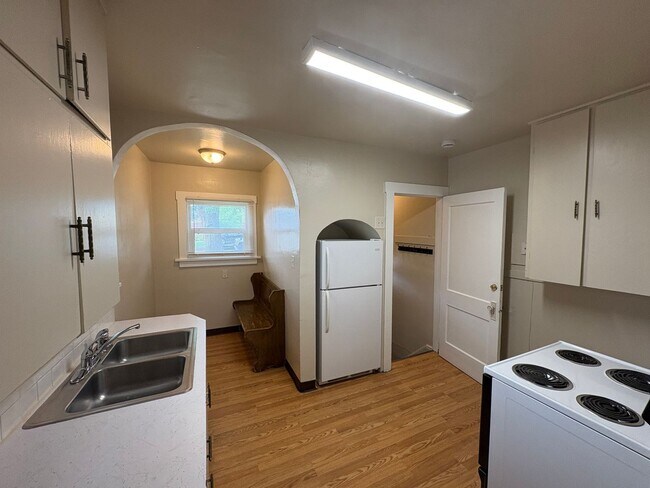 Building Photo - 929 22nd St