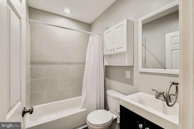 Building Photo - 2343 N College Ave