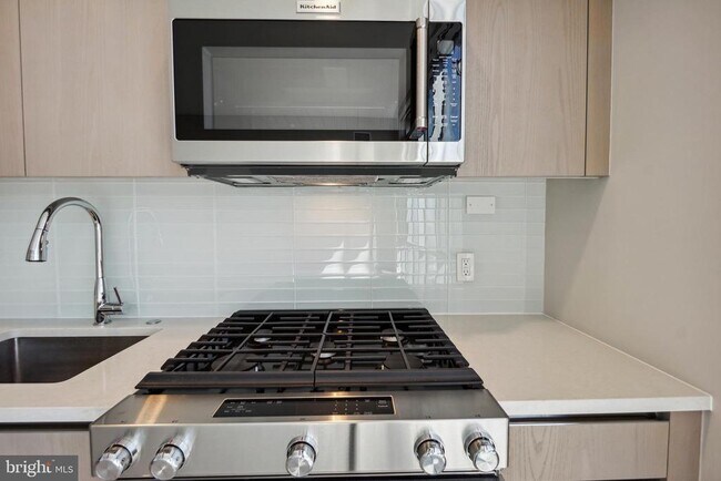 Building Photo - 930 Rose Ave