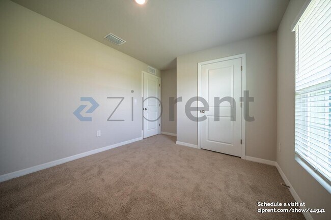 Building Photo - 2830 NW 18th Pl