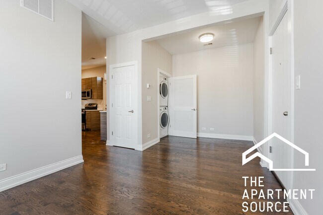 Building Photo - 2945 W Diversey Ave