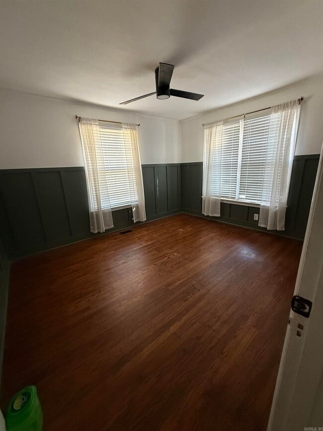 Building Photo - 507 W Elm Ave