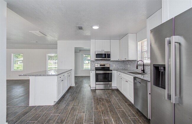 Building Photo - 2540 River Ridge