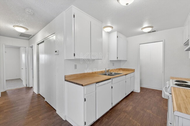 Building Photo - 7356 Kelley Dr