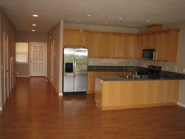 Building Photo - CARMELCREST895