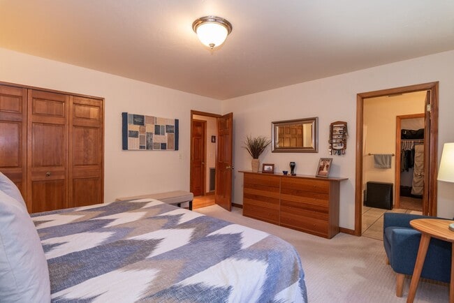 Building Photo - Four Bedroom in the Pines of Prescott