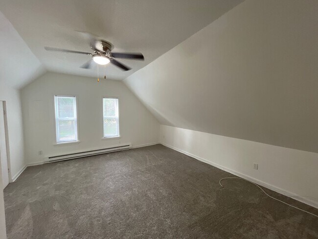 Building Photo - 1000 E McLean Ave