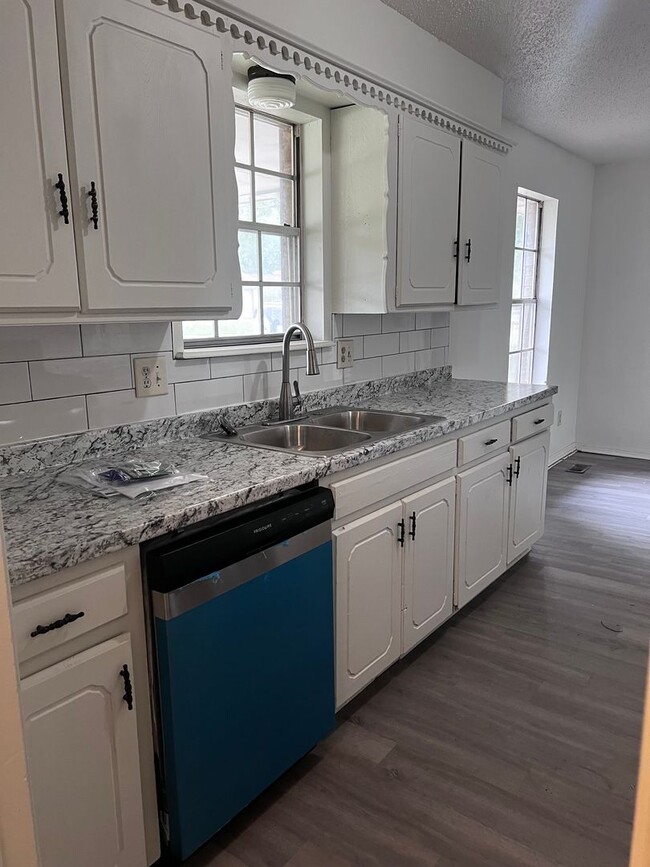 Building Photo - Edmond Home Ready for Occupancy