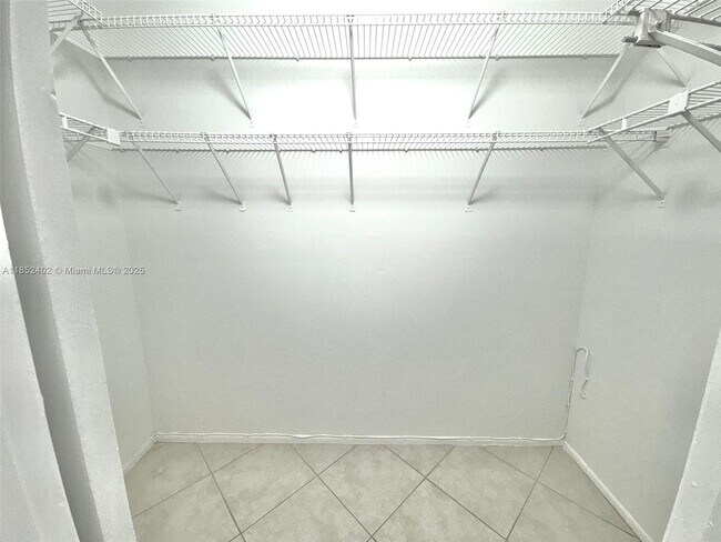 Building Photo - 2401 Riverside Dr