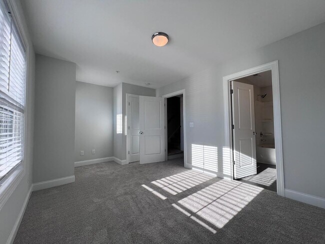 Building Photo - 6800 Milligan Way