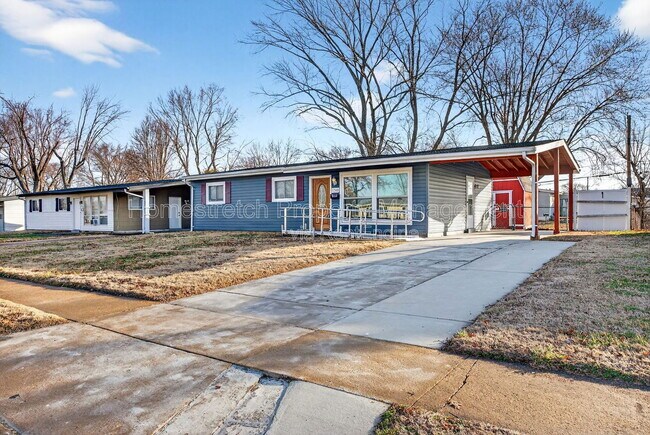 Building Photo - 1700 Kay Dr