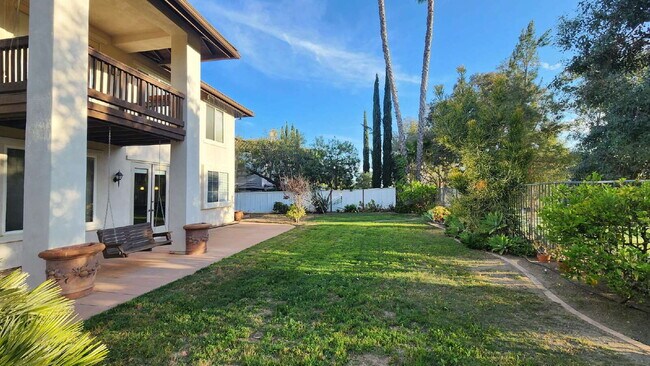 Building Photo - Gorgeous home on the Golf Course in a gated community.