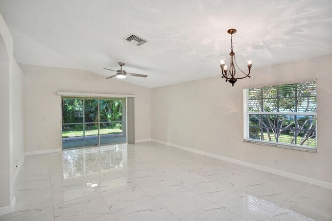 Building Photo - 5033 S La Sedona Cir