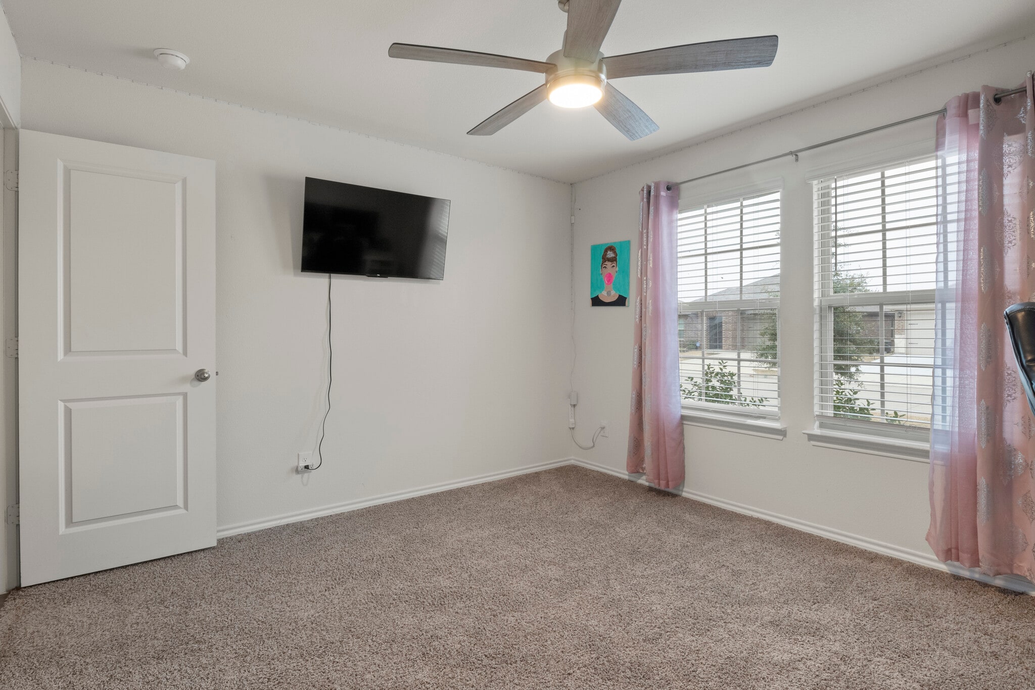 Building Photo - 2038 Croton Ave