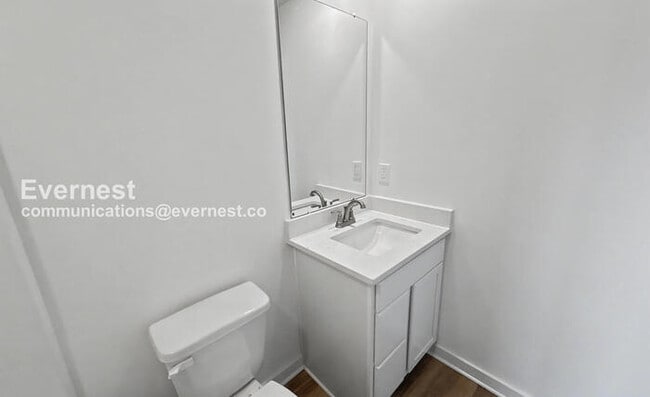 Building Photo - 3 Bed/3 Bath Townhome with Off-Street Parking / Pet-Friendly / Vouchers Accepted / Available Now!