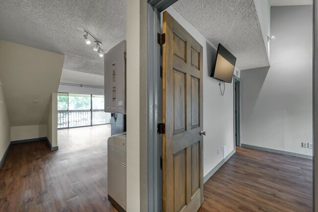 Building Photo - 12900 Walden Rd