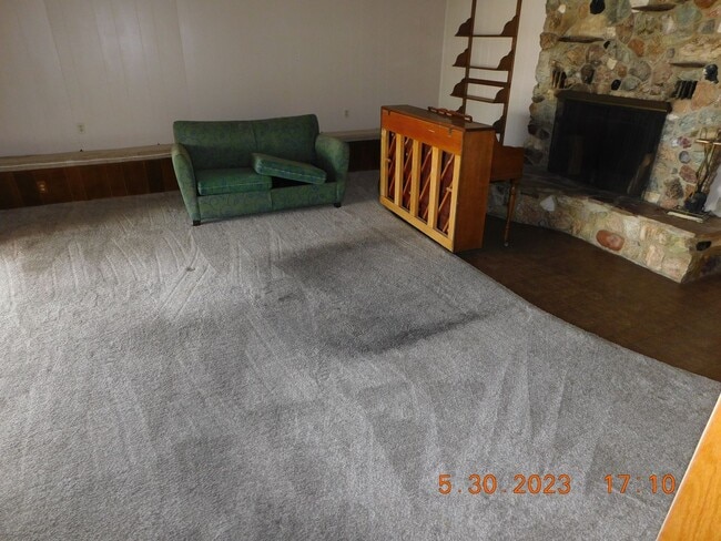 Building Photo - Comfy 3 bed 2 bath